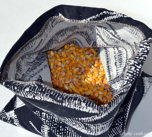How to make a therapeutic heated corn bag How to make a therapeutic heated corn bag